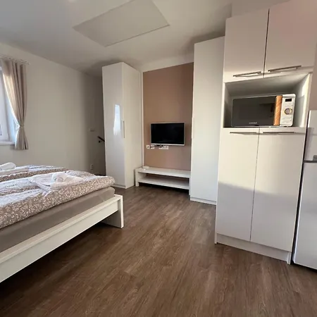 Apartman Rk Holzova *